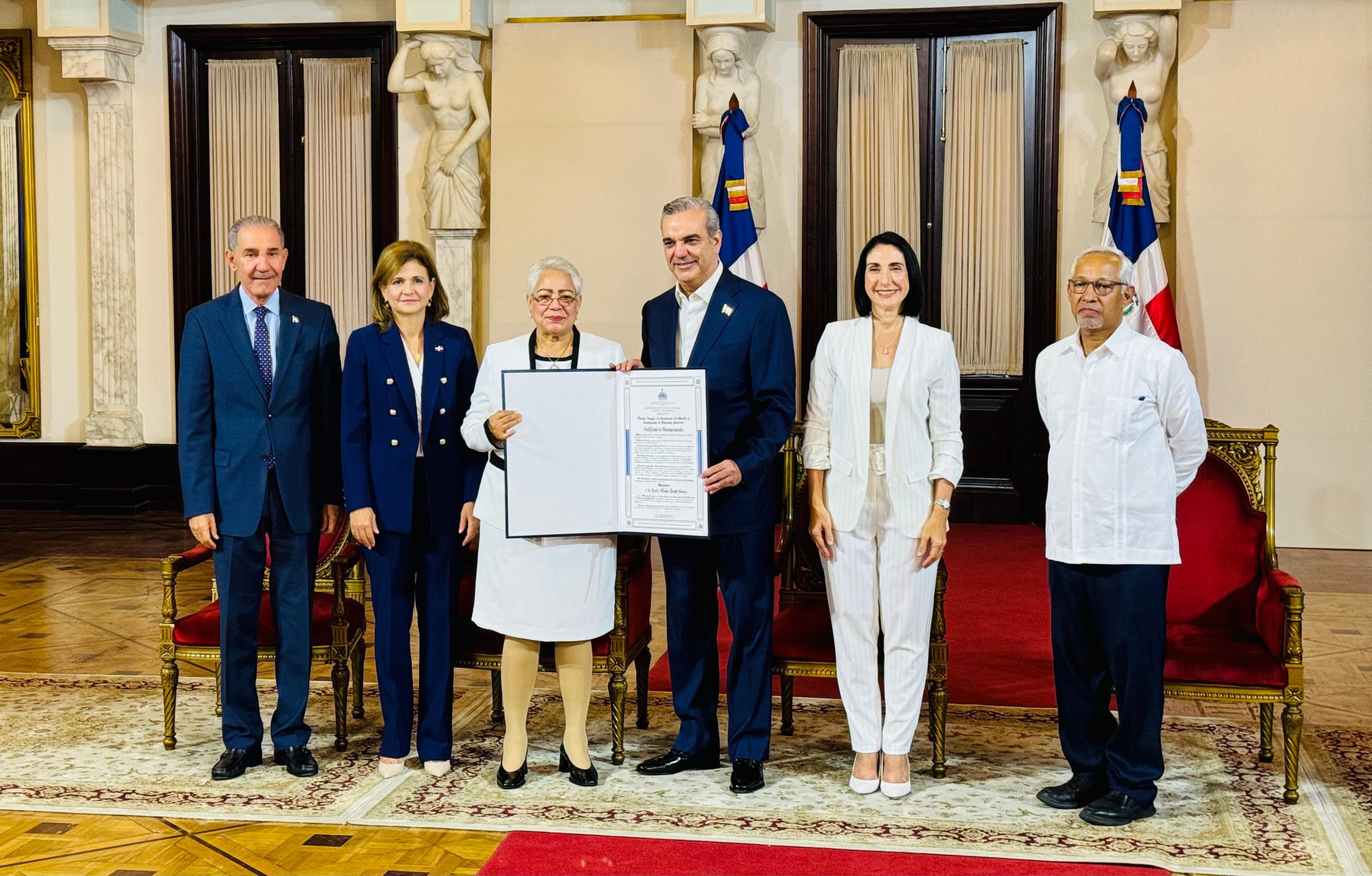 Gobierno entrega Premio a la Excelencia Docente en las Instituciones de ...