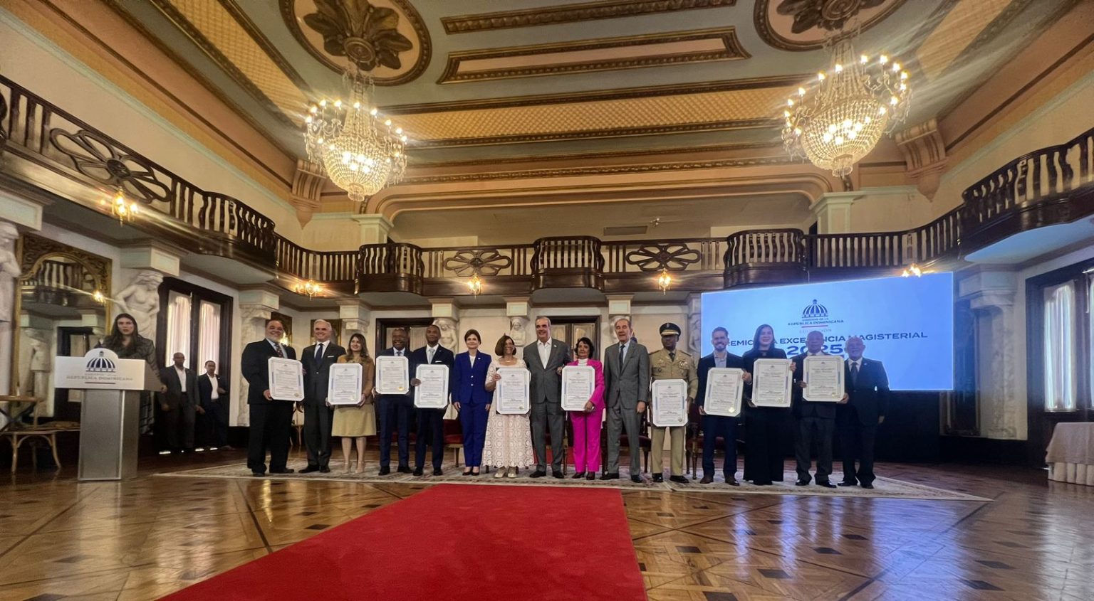 Gobierno entrega por cuarta vez “Premio a la Excelencia Docente en las ...